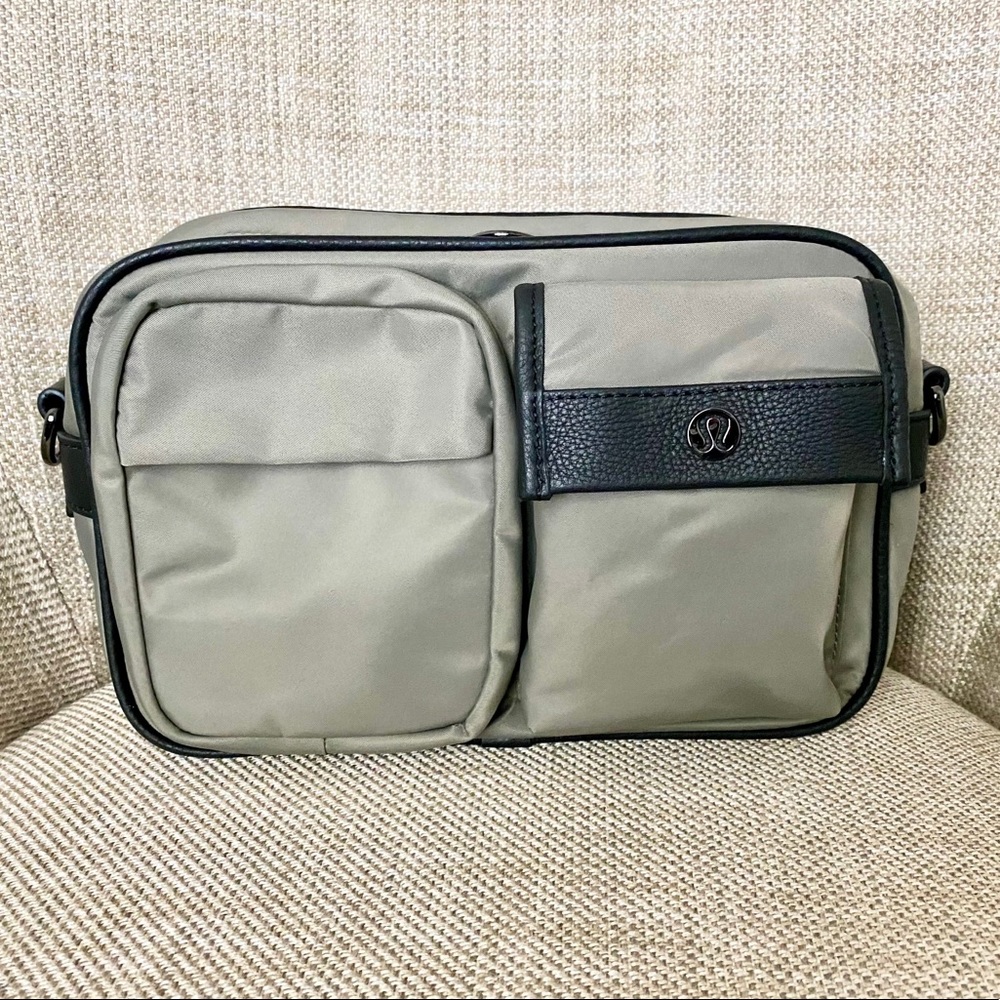 lululemon athletica Gray and Black Travel Bag